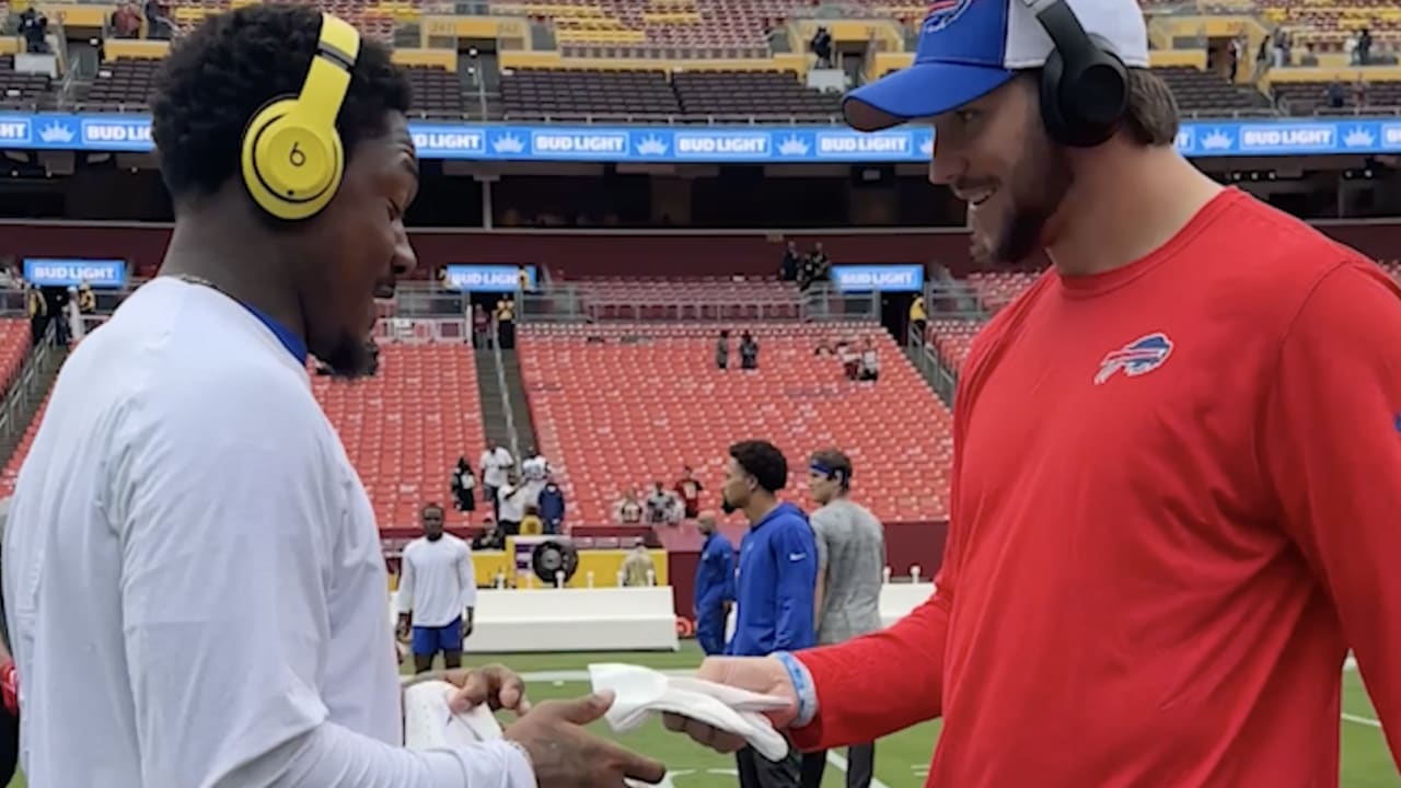 Highlight: Ed Oliver tackles Tom Brady short of goal line