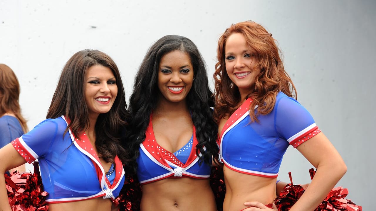 29 November 2009: The Buffalo Jills cheerleaders entertain the