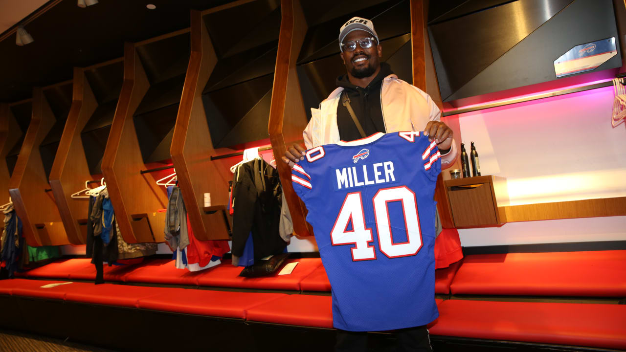 First look: Los Angeles Rams linebacker Von Miller in his No. 40 Rams jersey  ahead of 'MNF' vs. San Francisco 49ers