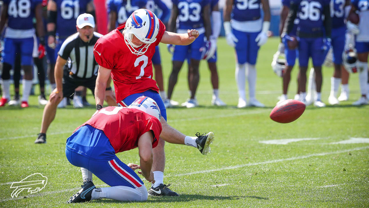 High school kicker gets autograph from Bills kicker Tyler Bass