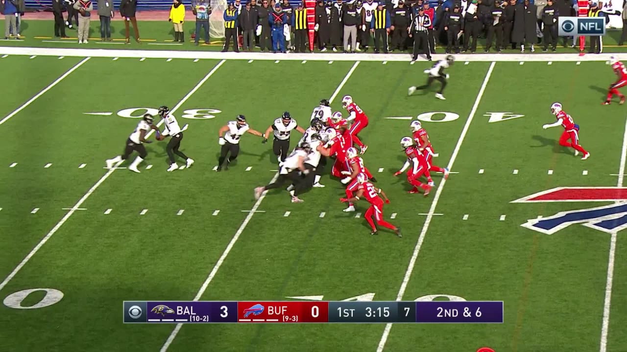 Can't-Miss Play: Baltimore Ravens quarterback Lamar Jackson escapes THREE  would-be tacklers on 14-yard scramble