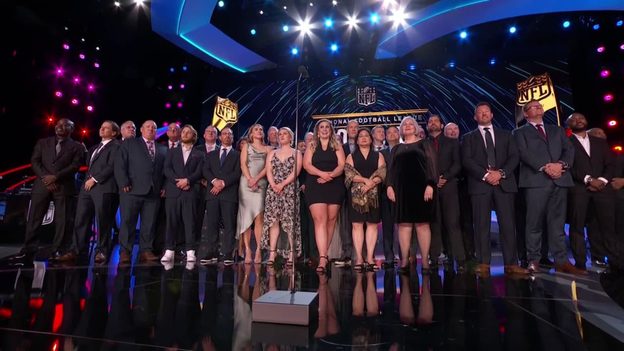 Damar Hamlin shares stage with first responders who saved his life at NFL  Honors 