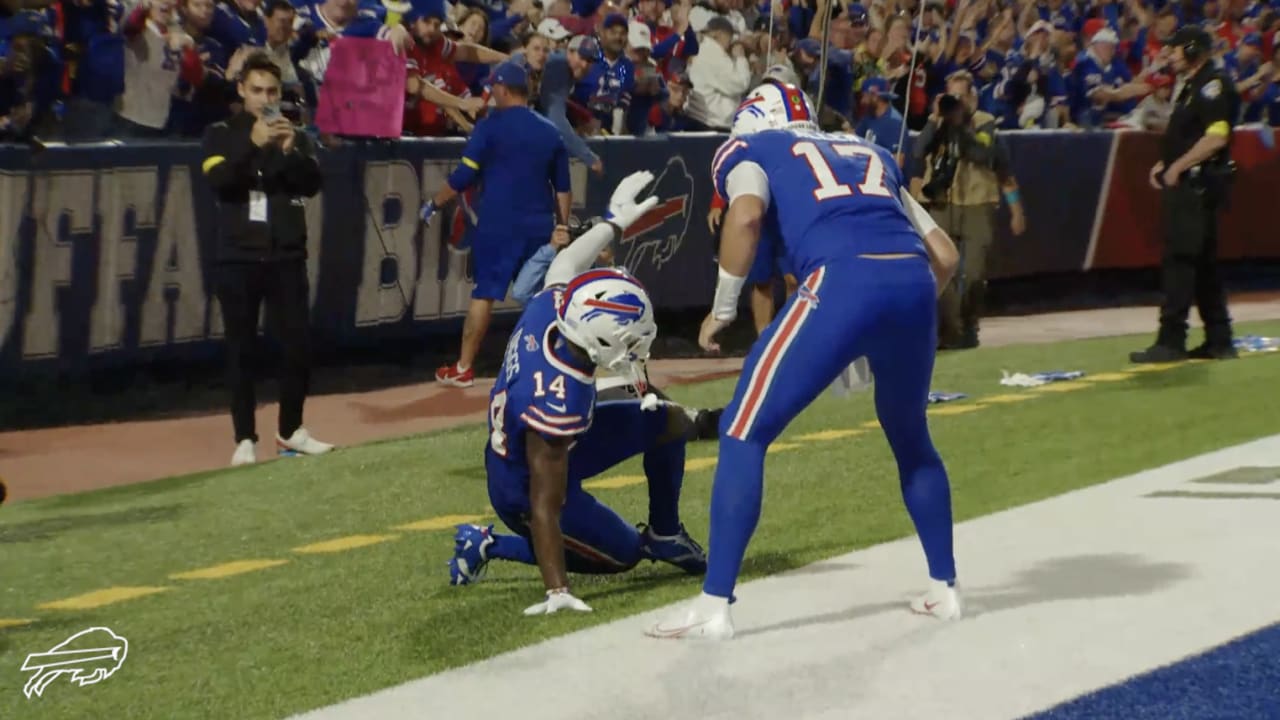 Bills' Josh Allen, Stefon Diggs connect on 46-yard bomb vs. Titans