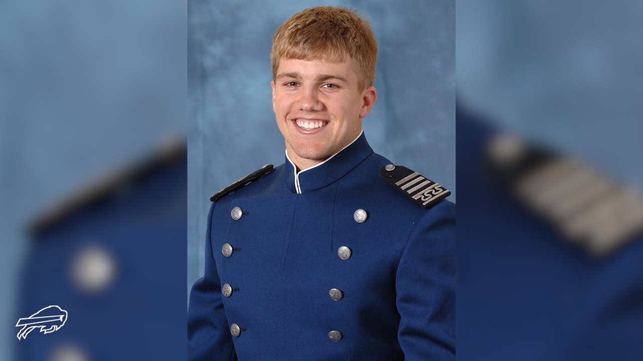 'Best coach on the staff' How Chad Hall inspires the Bills wide receivers