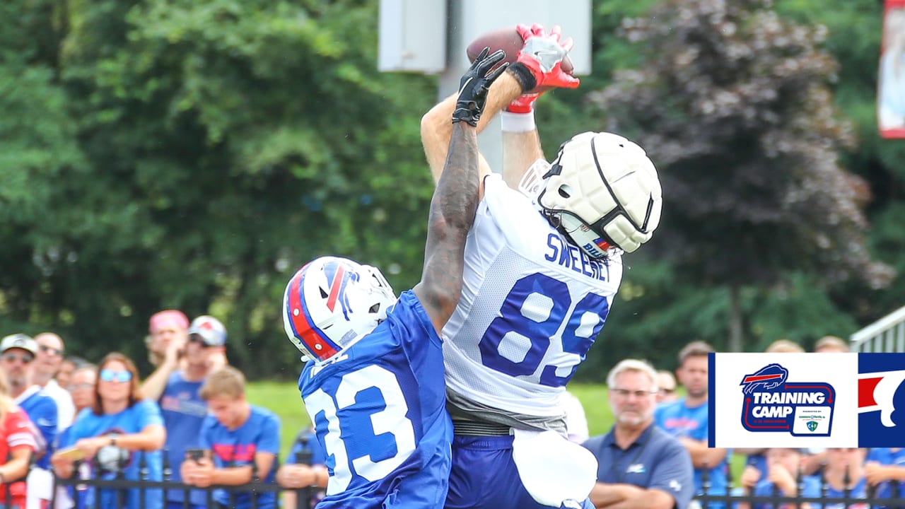 LOOK: Jim Kelly visits Buffalo Bills training camp