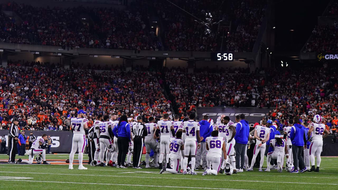 NFL postpones Bills at Bengals game; Sports World offers prayers and support for Damar Hamlin - Vimarsana News