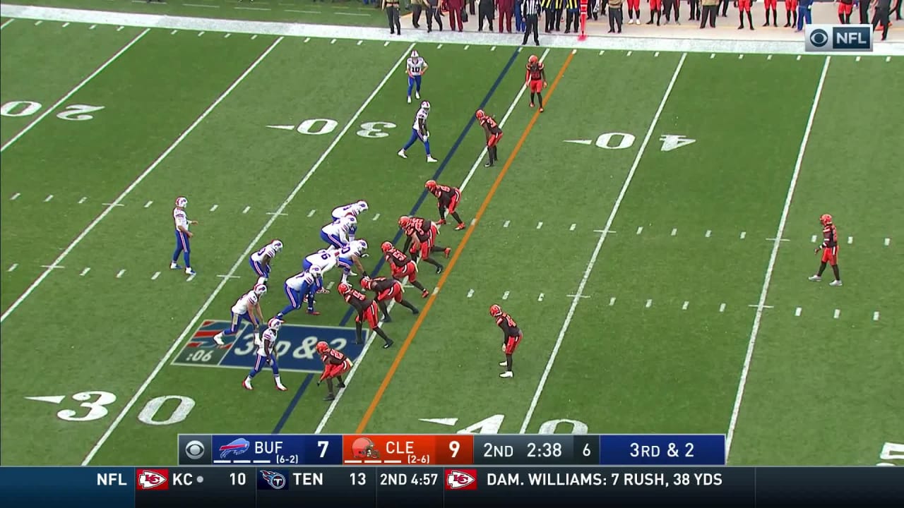 Highlight: Beasley Turns Allen's Third Down Pass Into 26-yard Catch And Run