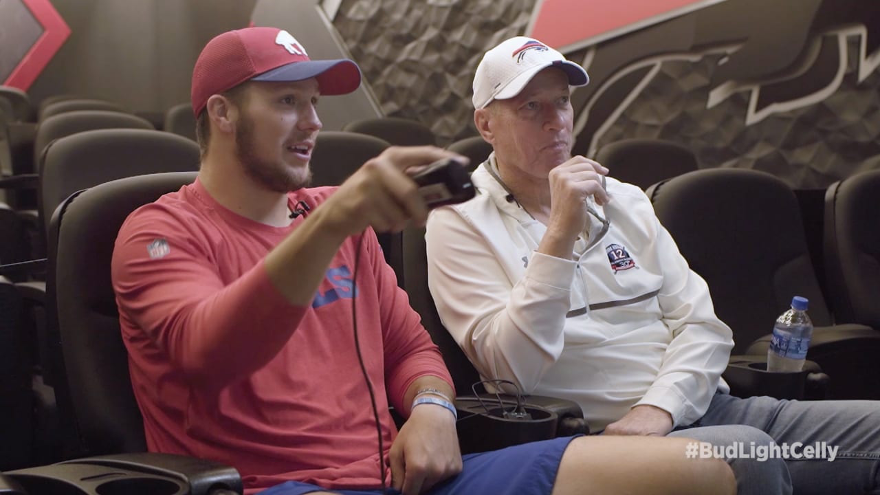 Jim Kelly meets Josh Allen at Buffalo Bills minicamp practice