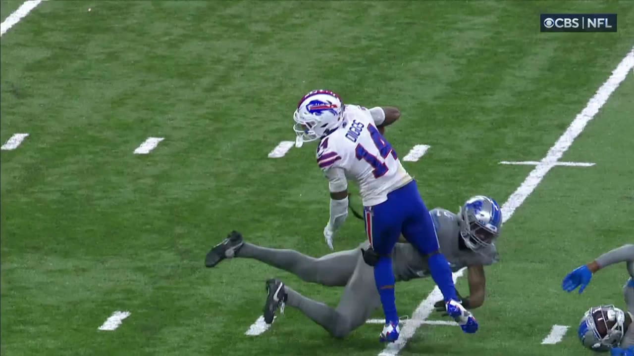 Watch: Stefon Diggs chirps at Josh Allen on sidelines of Bills