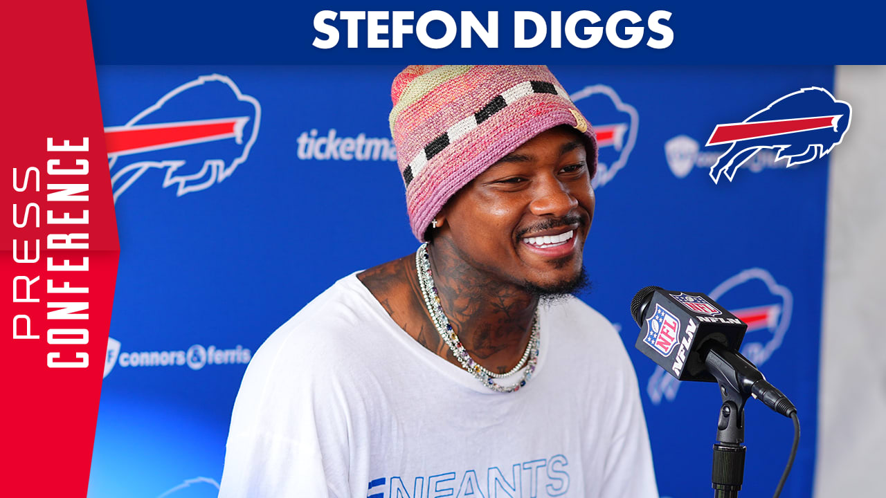 Bills' Spencer Brown Celebrates Stefon Diggs TD with Beer