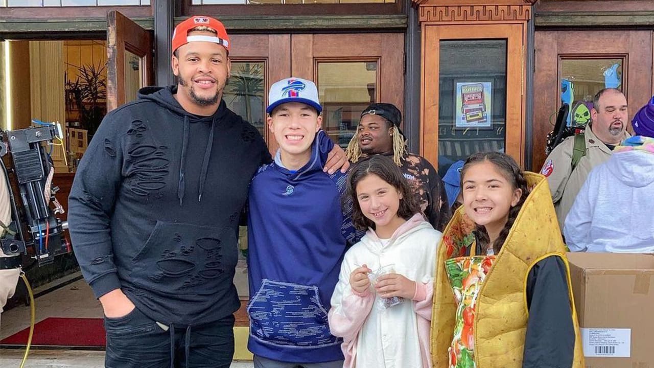 Josh Allen, Harrison Phillips at the 11th NFL Honors ceremony