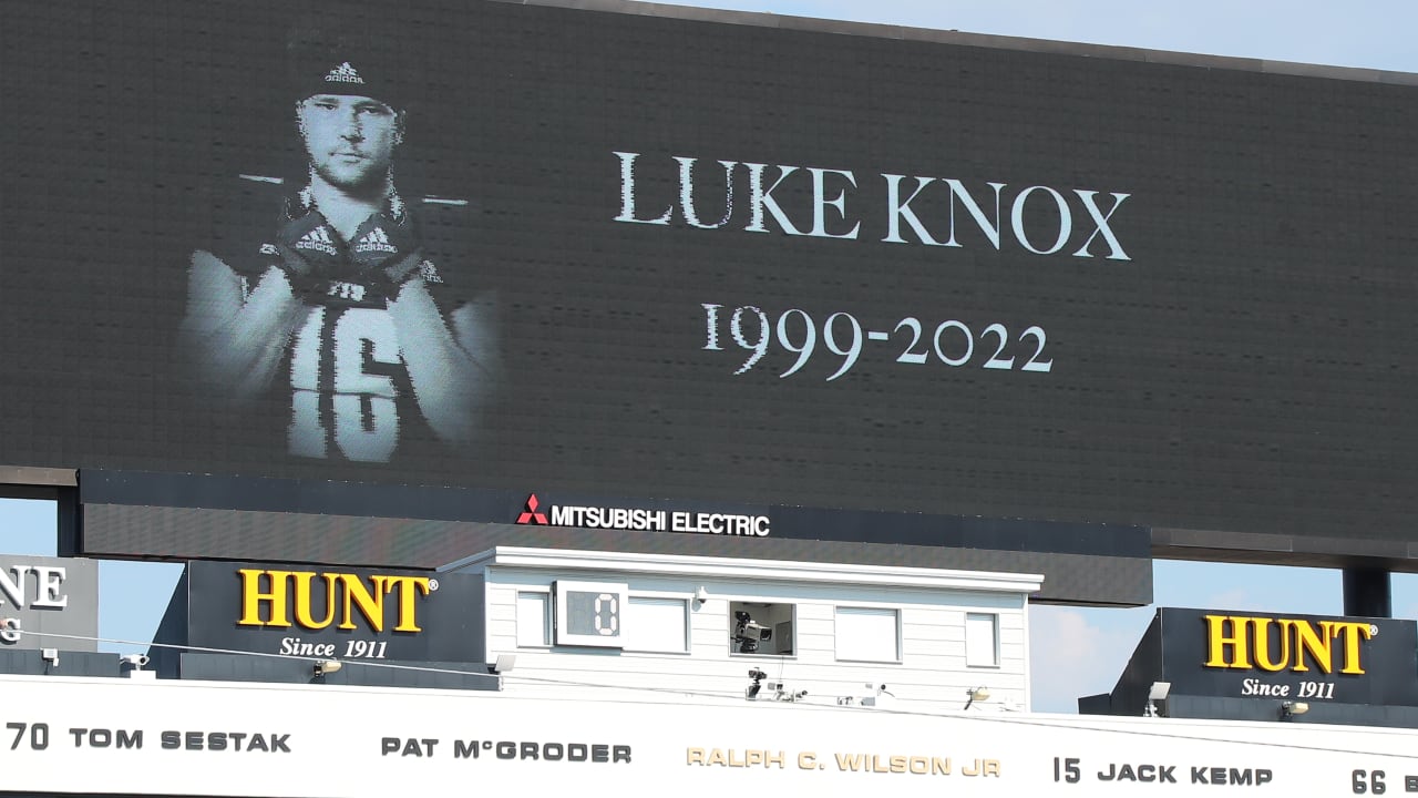 Bills hold moment of silence to honor passing of Luke Knox