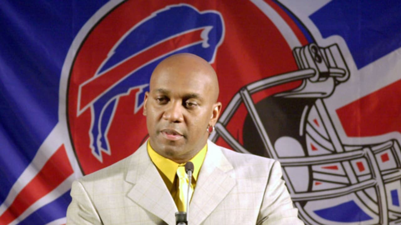 Thurman Thomas started his jersey retirement with a selfless act in 1997, News