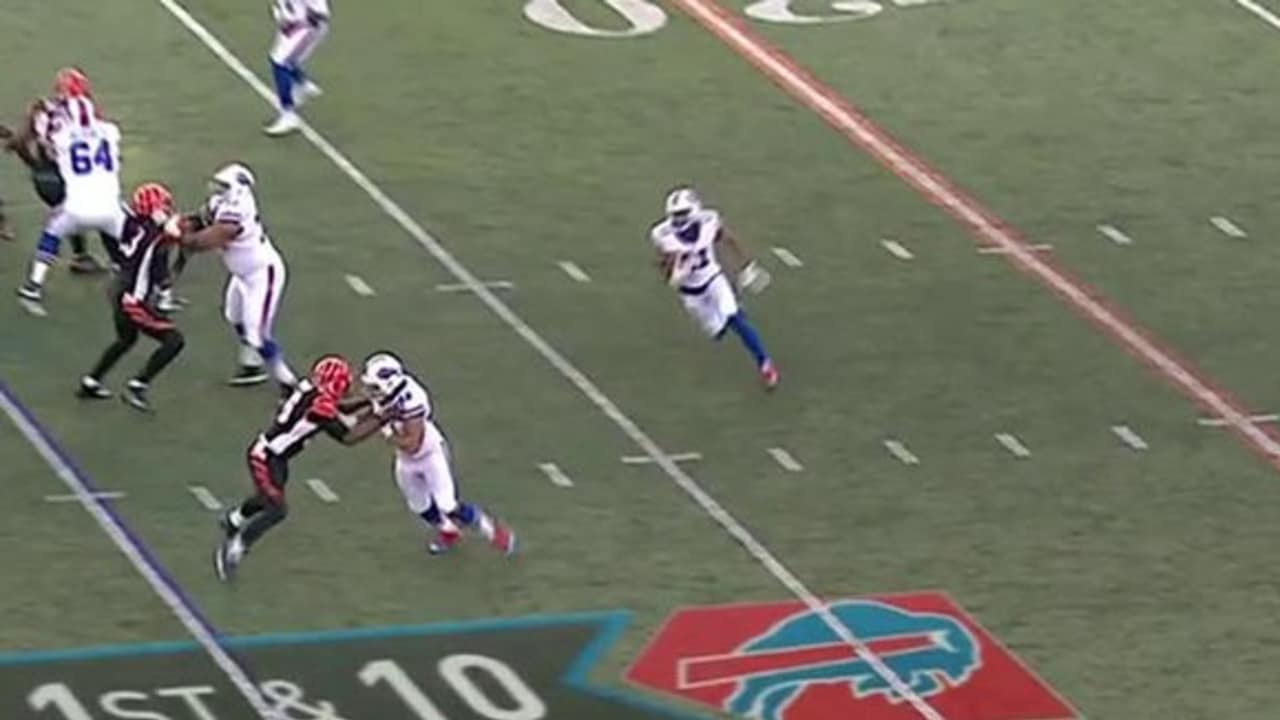 Percy Harvin Takes The End Around For 11 Yards
