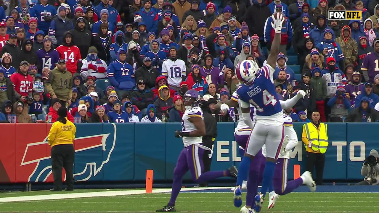 Watch Bills WR Stefon Diggs' make catch, go through table at Pro