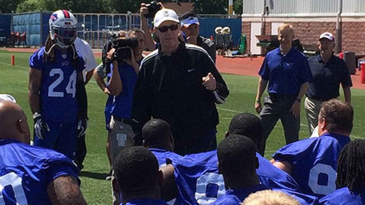 Jim Kelly meets Josh Allen at Buffalo Bills minicamp practice