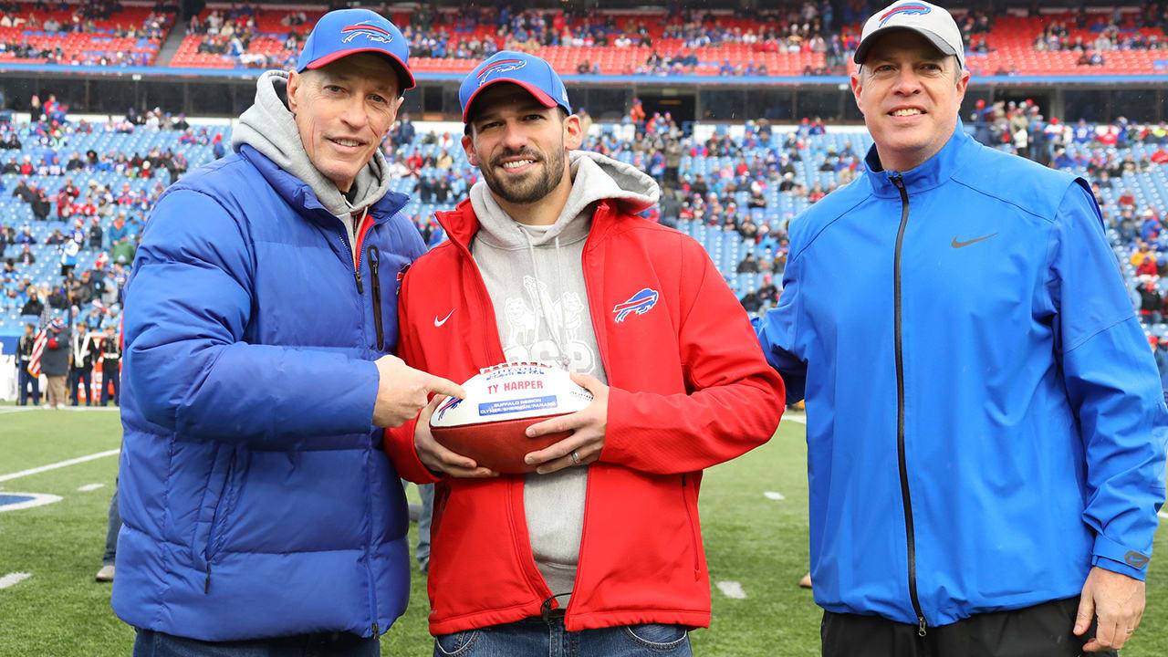 Bills Legend Jim Kelly helps Bills recognize local high school football coaches
