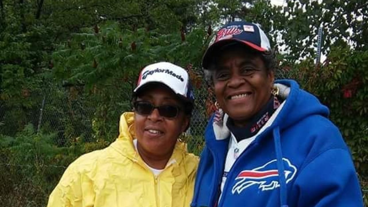 30-year Season Ticket Members look back on their favorite Bills