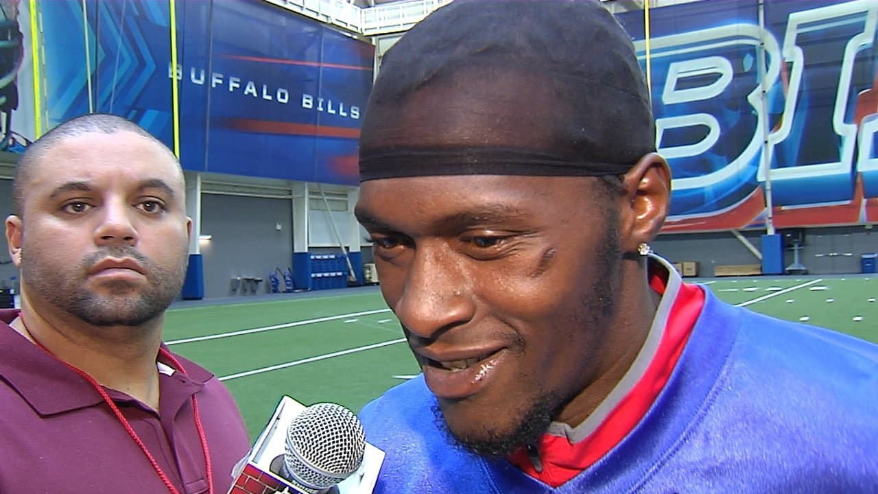 Buffalo Bills cornerback Leodis McKelvin signs his shirt for a fan  following the team's final practice at St. John Fisher College in  Rochester, NY on Wednesday. (Credit Image: © Michael Johnson/Southcreek  Global/ZUMApress.com