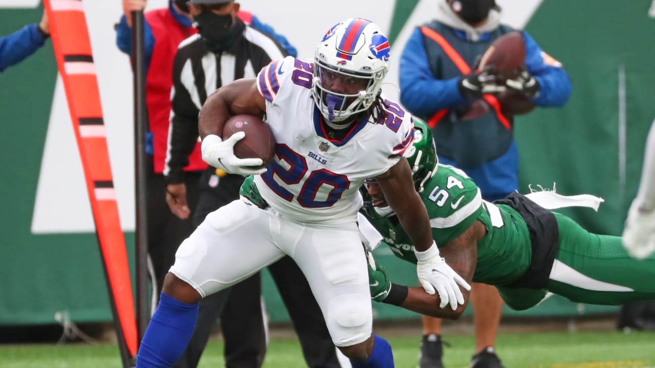 Buffalo Bills running back Zack Moss (20) plays against the