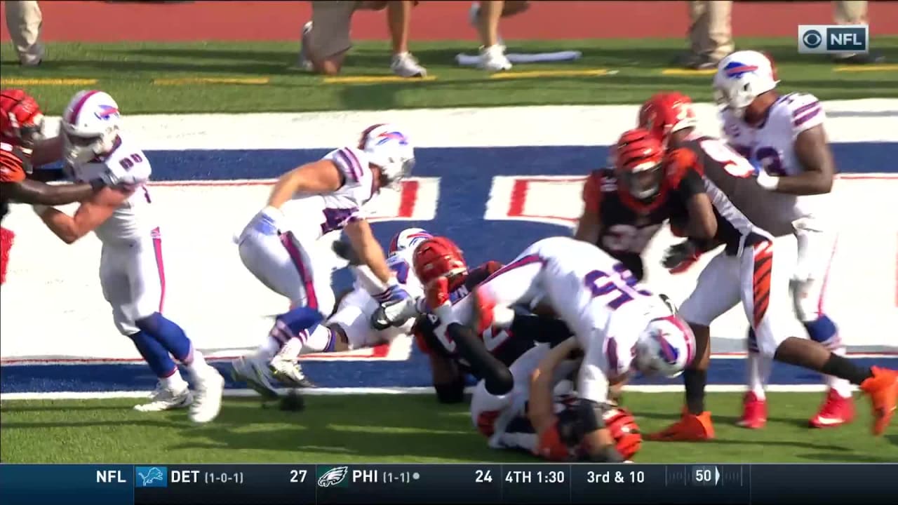 Buffalo Bills wide receiver Frank Gore plunges into the end-zone for a 1  yard gain