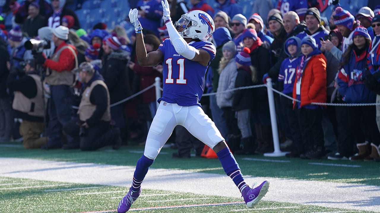 Josh Allen signs own cleats for fans without Bills gear