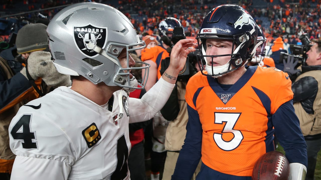 December 6, 2020, Las Vegas Raiders quarterback Derek Carr (4) celebrates  the touchdown with tight end Darren Waller (83) during the NFL game between  the Las Vegas Raiders and the New York