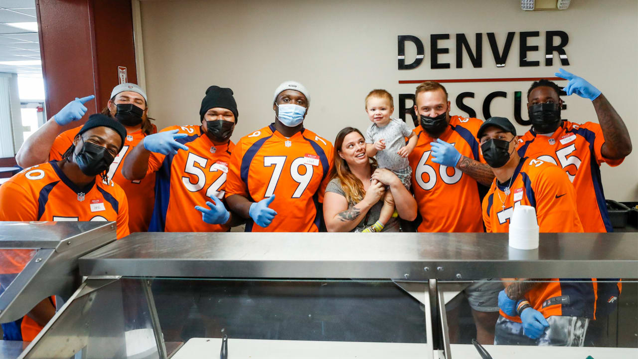 Photos Broncos prepare and serve lunch at Denver Rescue Mission