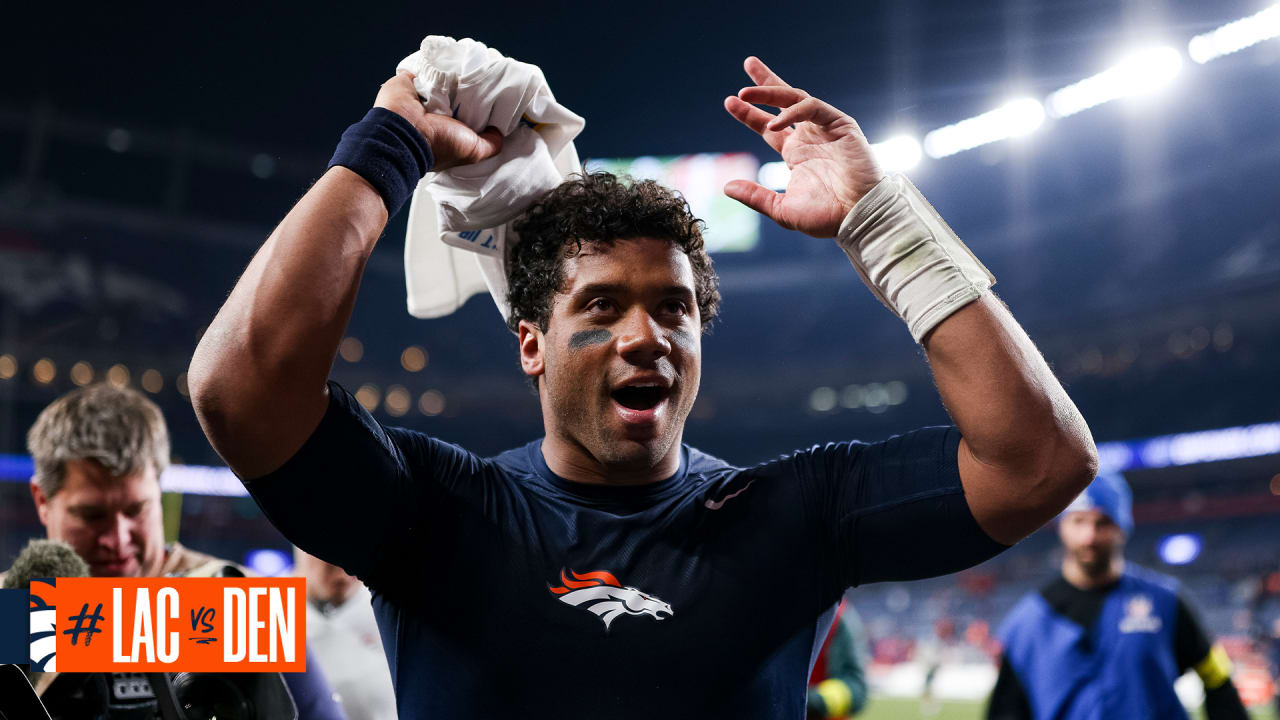 Russell Wilson Hypes Up Broncos Fans - video Dailymotion