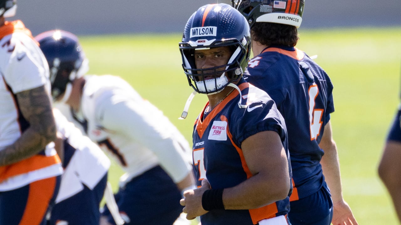 Denver Broncos: 10 photos of Russell Wilson at OTAs