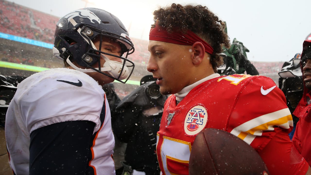 Kansas City Chiefs safety Greg Wesley tore the helmet off of Denver Broncos  running back Mike Bell in the fourth quarter at Invesco Field at Mile High  in Denver, Colorado, Sunday, September