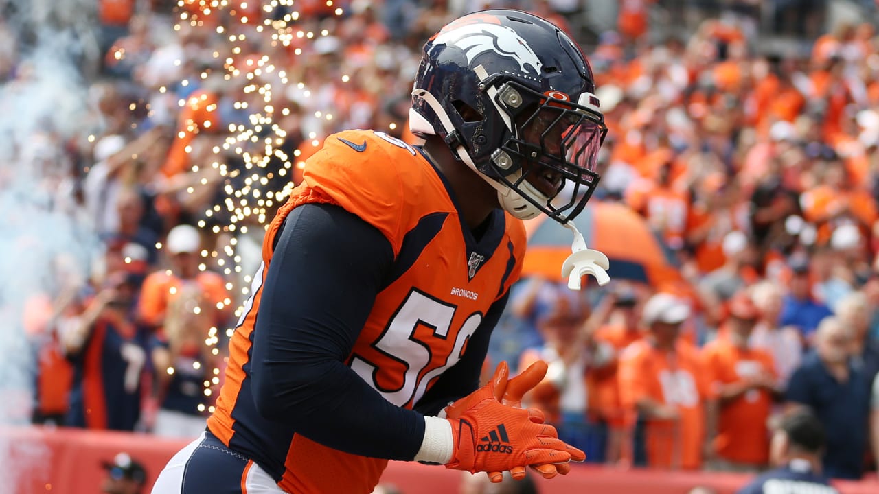 Linebacker (40) Von Miller of the Los Angeles Rams against the Arizona  Cardinals in an NFL