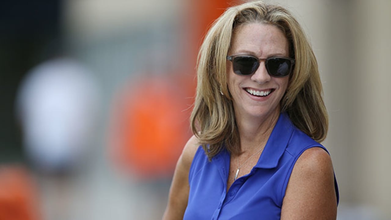 Beth Mowins the first woman to do Vikings game broadcast TV