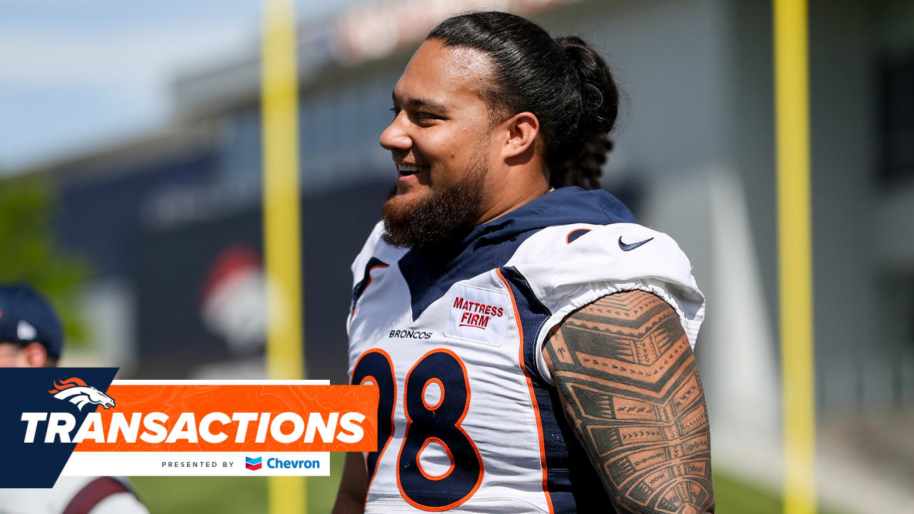 Denver Broncos tight end Eric Tomlinson tries to break free from News  Photo - Getty Images