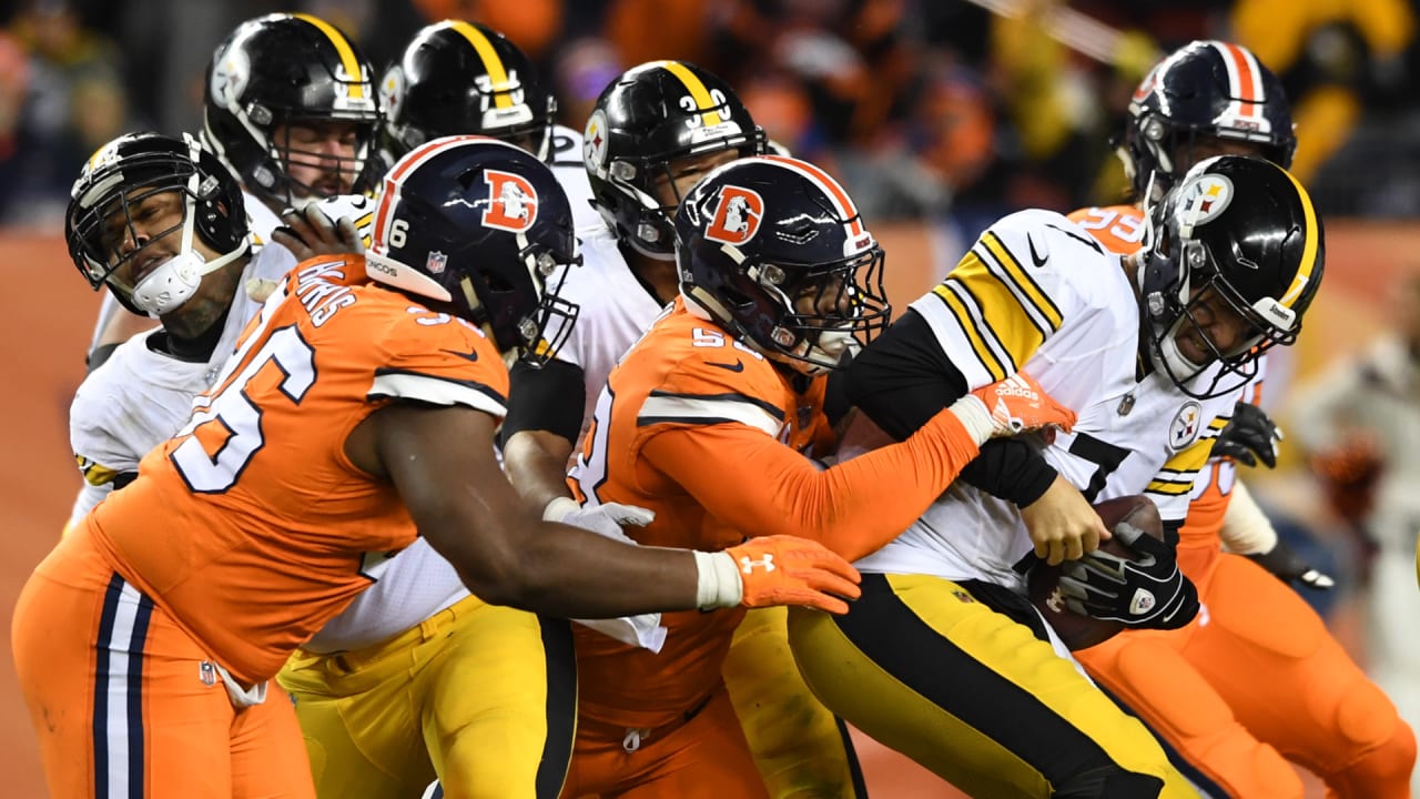 JuJu Smith-Schuster, Devin Bush leave Steelers-Broncos with injuries