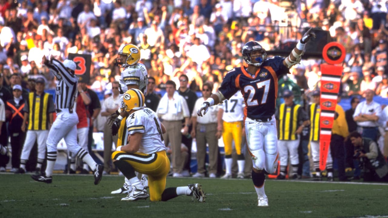 25 JAN 1998: Steve Atwater (27) of the Denver Broncos hits and