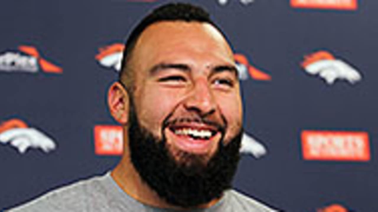 Back at guard, Louis Vasquez adjusts to zone blocking