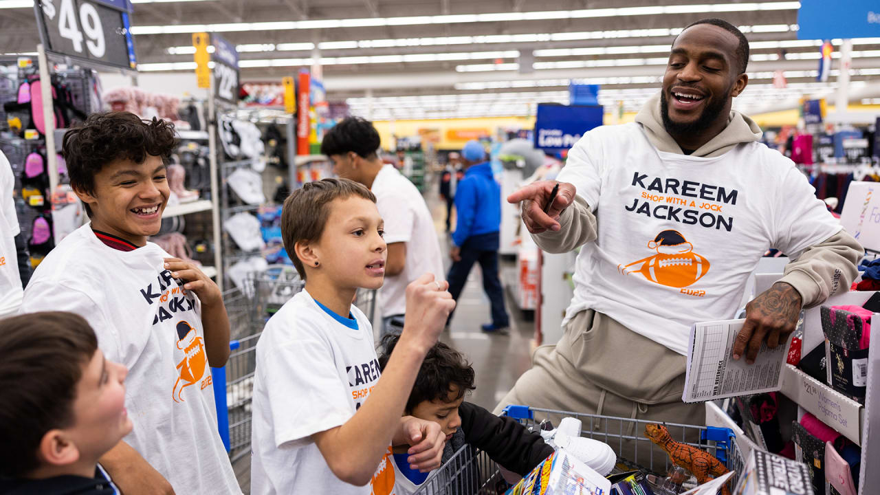 Denver Broncos take local kids shopping for back-to-school supplies