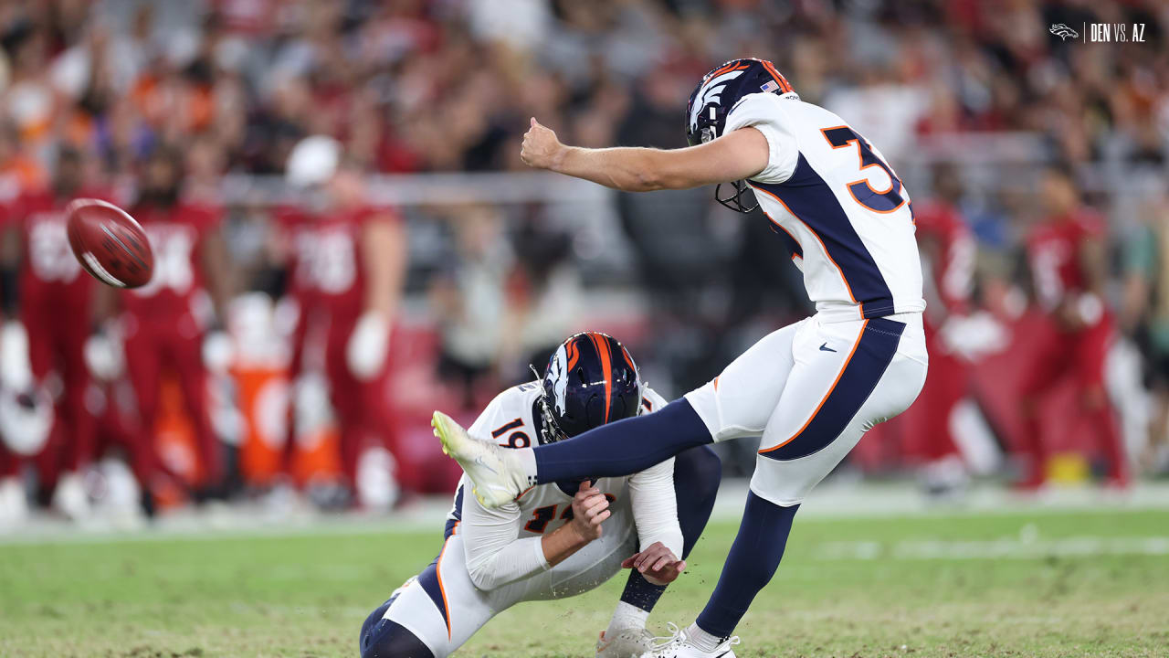 Denver Broncos sign kicker Elliott Fry