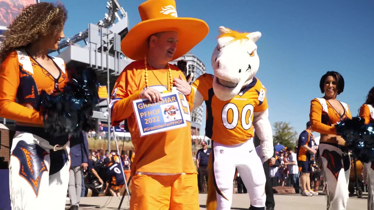 Broncos surprise 2021 Fan of the Year with Super Bowl tickets