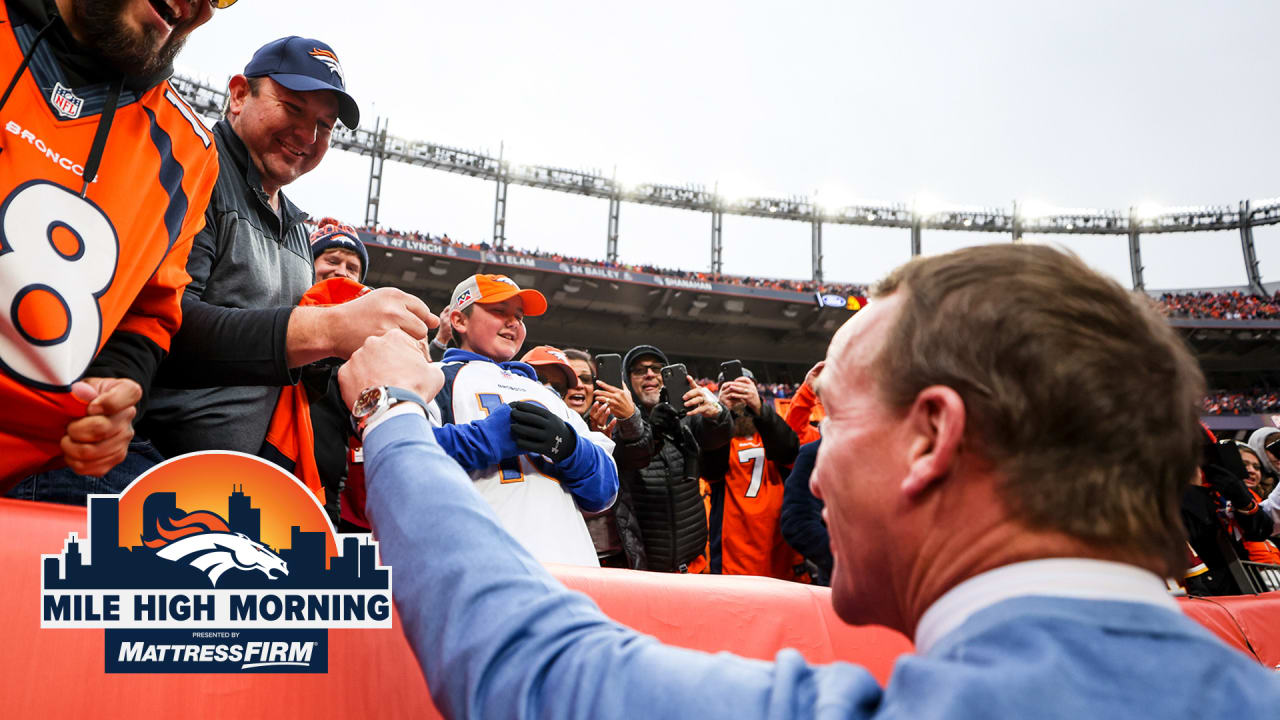 Peyton Manning hanging out at MLB All-Star Game, living his best life