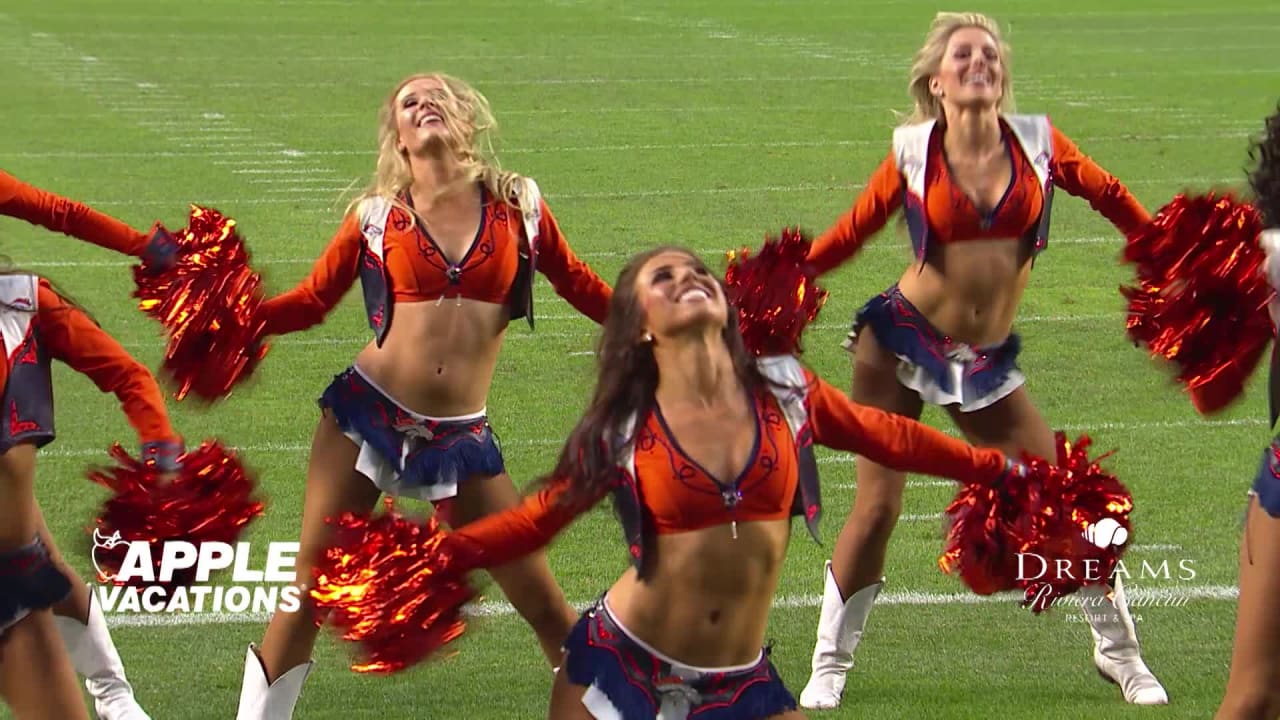 Colorado, USA. 18 August 2018. Denver Broncos Cheerleader during the second  quarter of an NFL preseason matchup between the Chicago Bears and the  Denver Broncos at Broncos Stadium at Mile High Denver