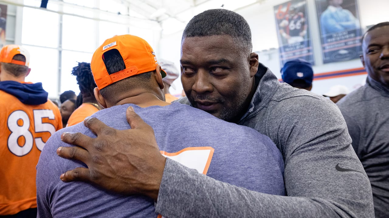 Broncos' Super Bowl XXXIII team honored during halftime of Week 2