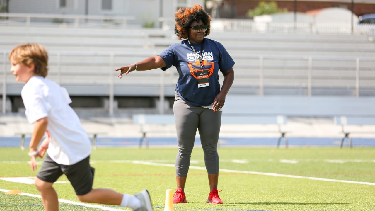 Melvin Gordon III’s mother holds high expectations, helps out at his youth football camp