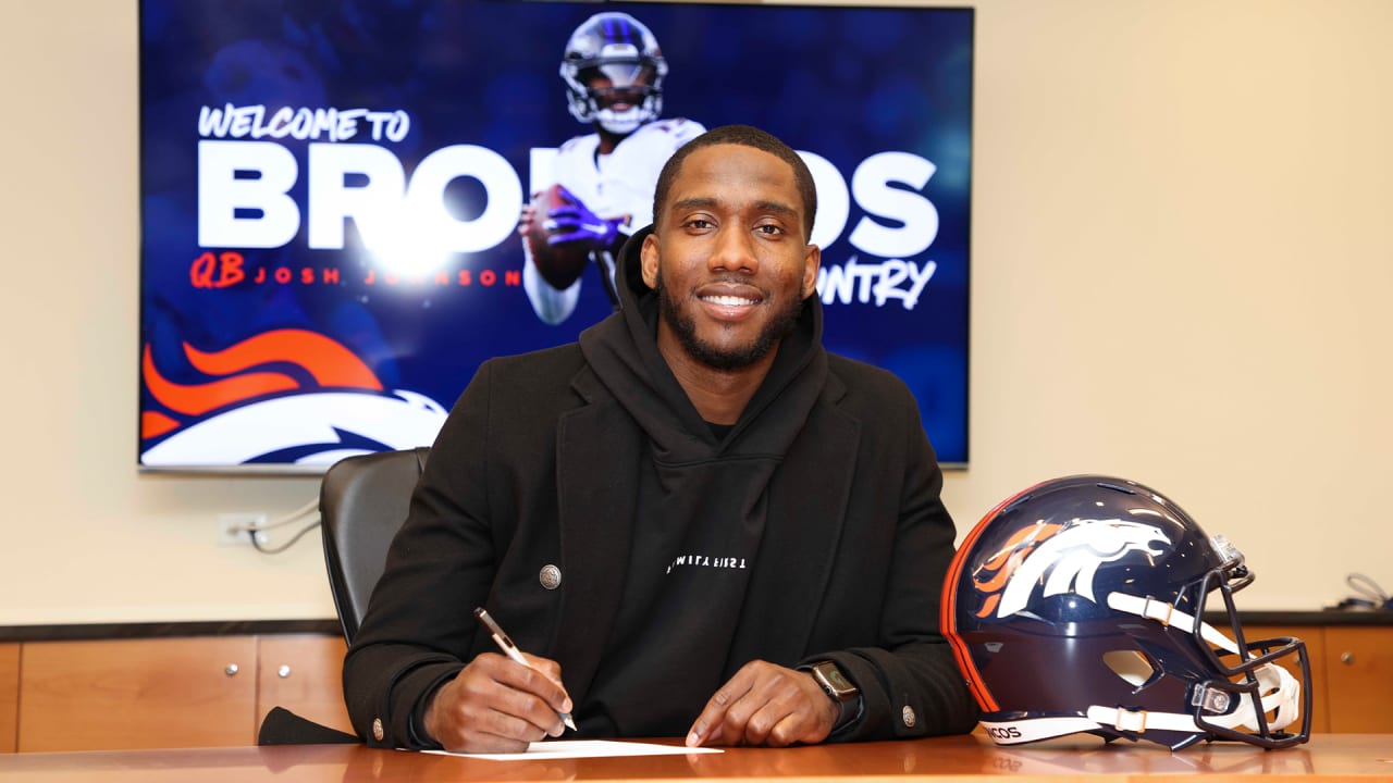 Johnson contends for backup job in Denver, his 14th NFL team