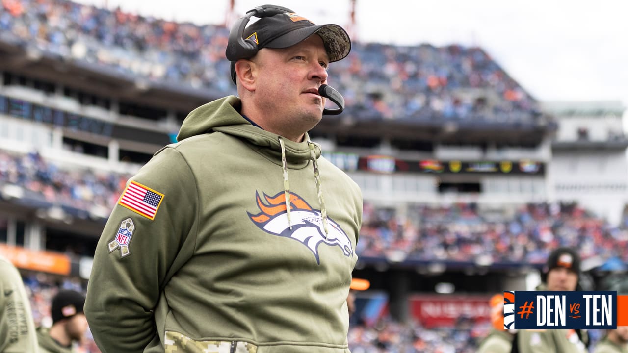 Broncos fans boo head coach Nathaniel Hackett, mockingly count