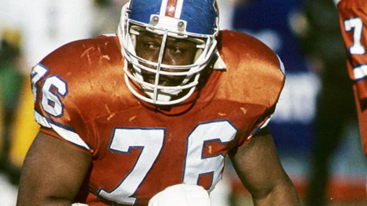 Ken Lanier, Offensive Tackle for the Denver Broncos blocks Burt News  Photo - Getty Images