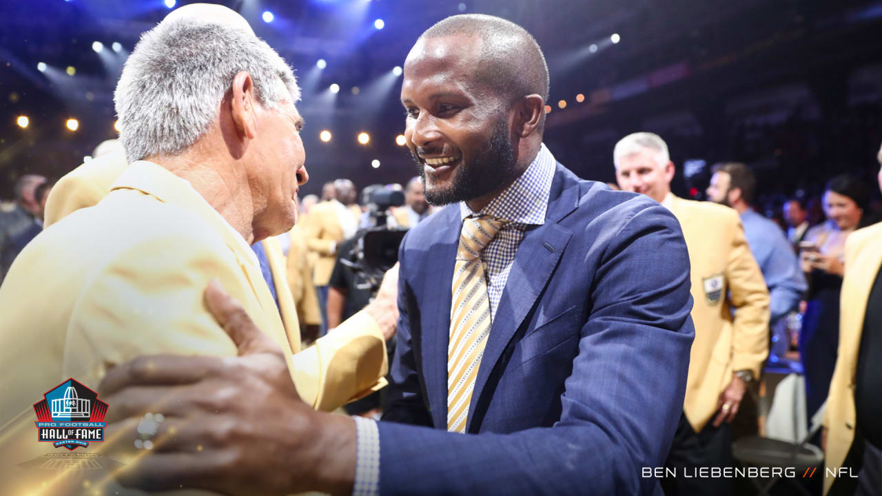 2019 Hall of Fame inductees walk the gauntlet at Gold Jacket Ceremony