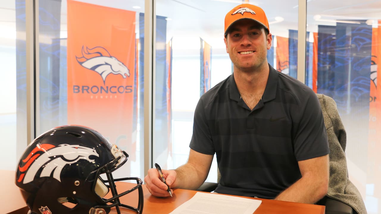 Broncos re-sign QB Kevin Hogan to one-year deal