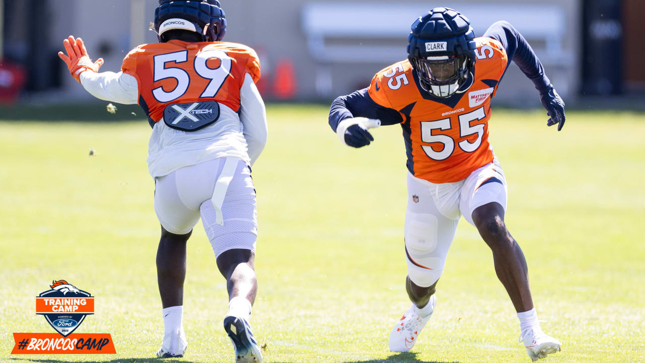 Denver Broncos guard Ben Powers warms up during an NFL football organized  training activity session Thursday, June 1, 2023, in Centennial, Colo. (AP  Photo/David Zalubowski Stock Photo - Alamy